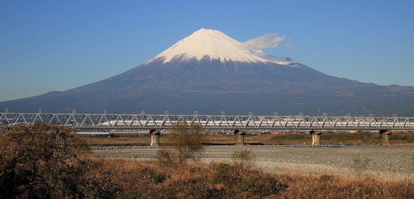 Fujikawa Bridge (Tōkaidō Shinkansen) and Mount Fuji
