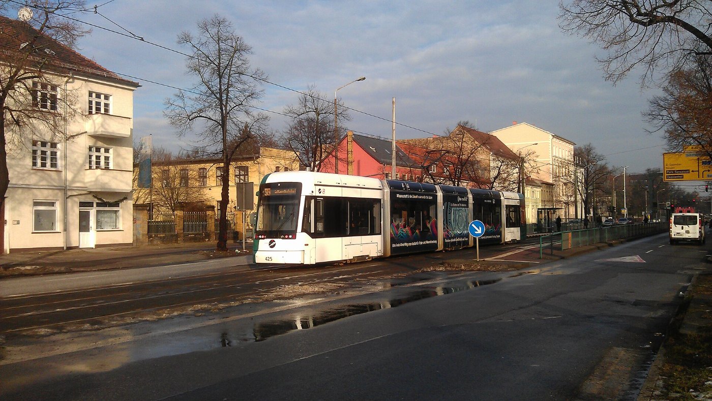Potsdam Variobahn 425 an der Haltestelle Holzmarktstraße
