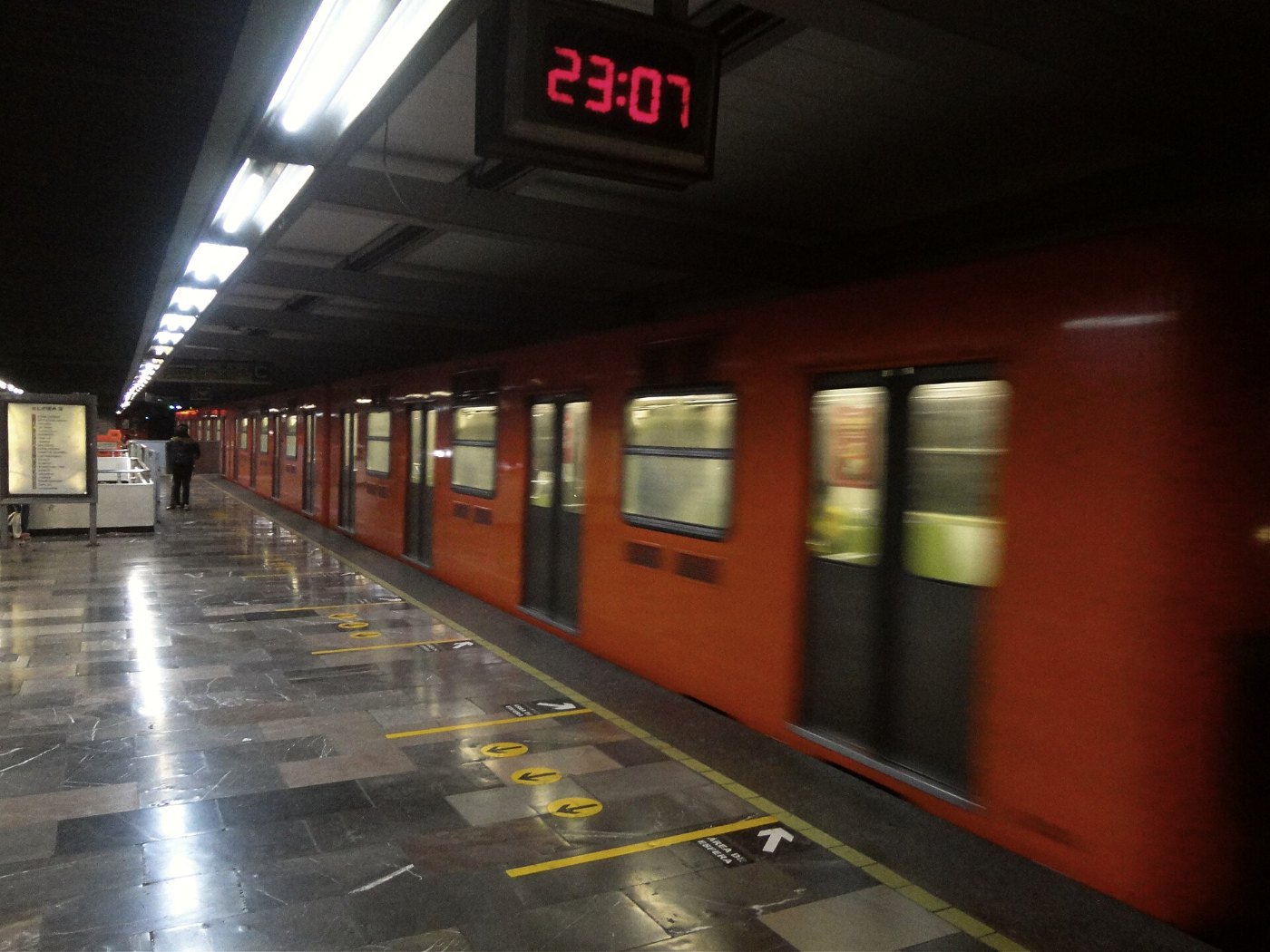 Metro de la Ciudad de México 23 07