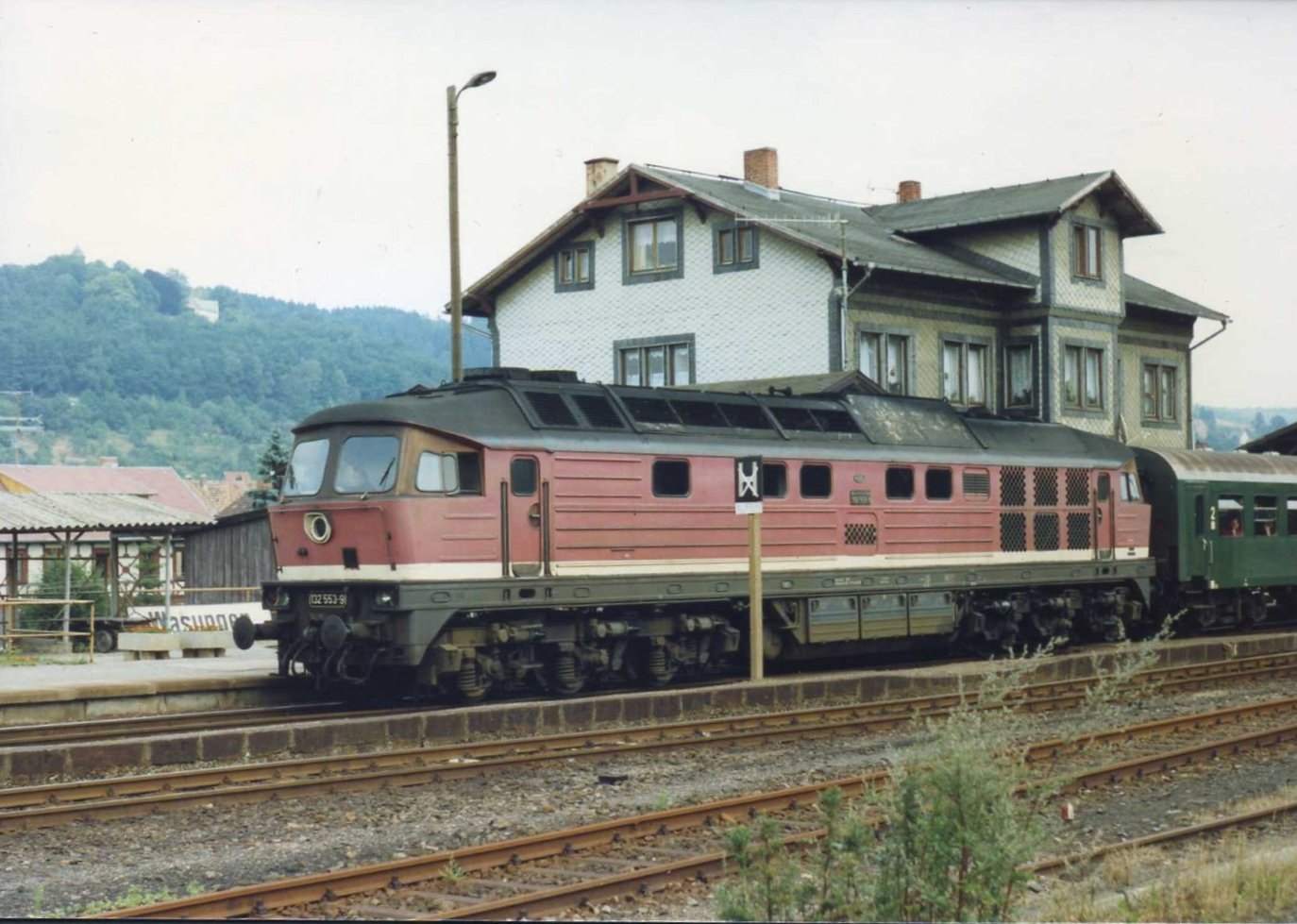 DR 132 553 with P Zug at Wasungen to Eisenach. Aug 1991