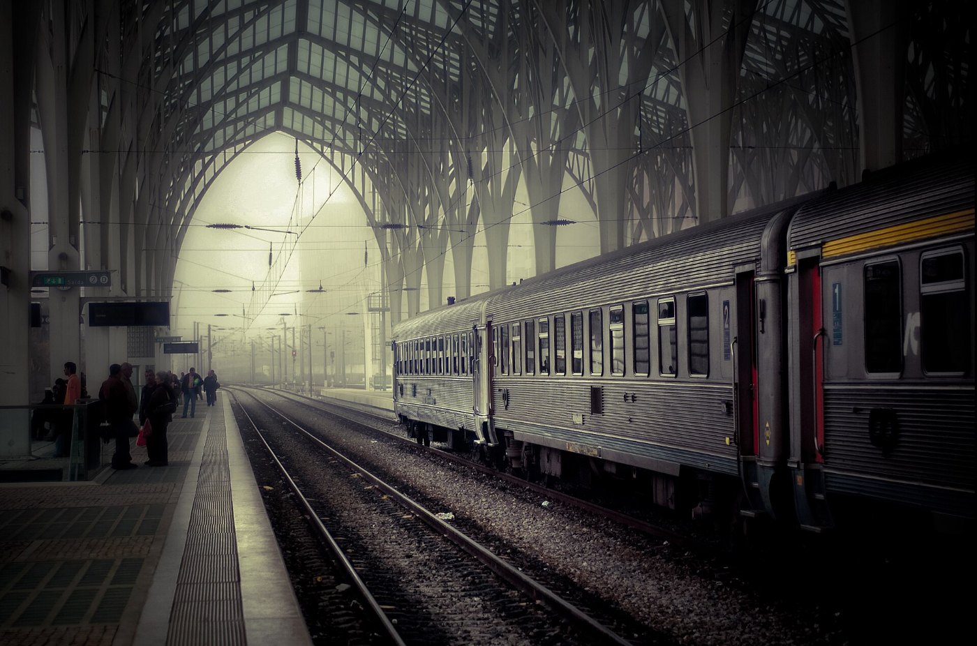 Train in Gare do Oriente