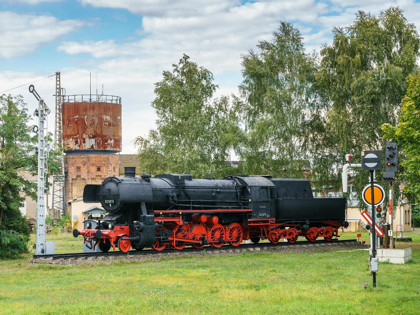 Falkenberg Bahnhof Lok BR 52 03