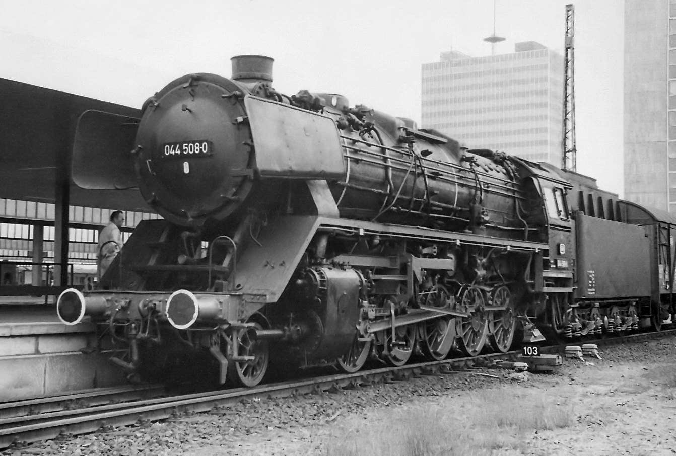 Baureihe 044 im Essener Hbf 80er Jahre