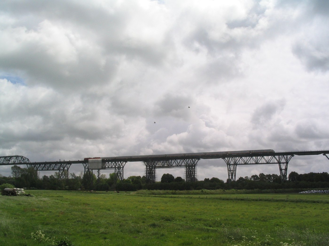 Bruecke hochdonn mit zug