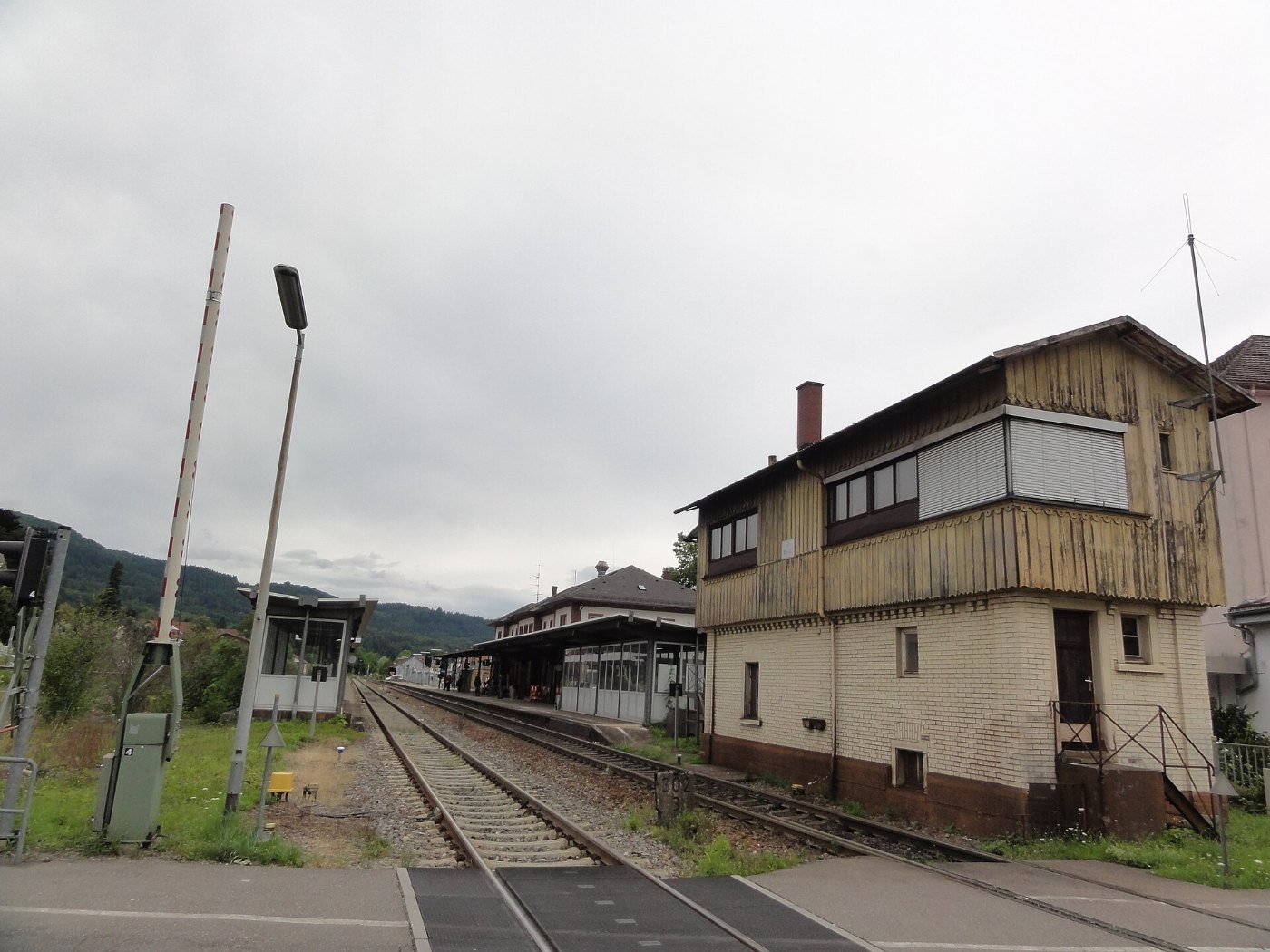 Bad Säckingen - Bahnhof, Ansicht vom Bahnübergang 2012