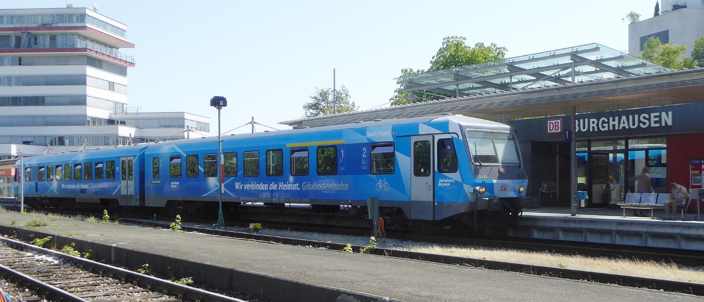 Burghausen, Bahnhof und BR 628, 1
