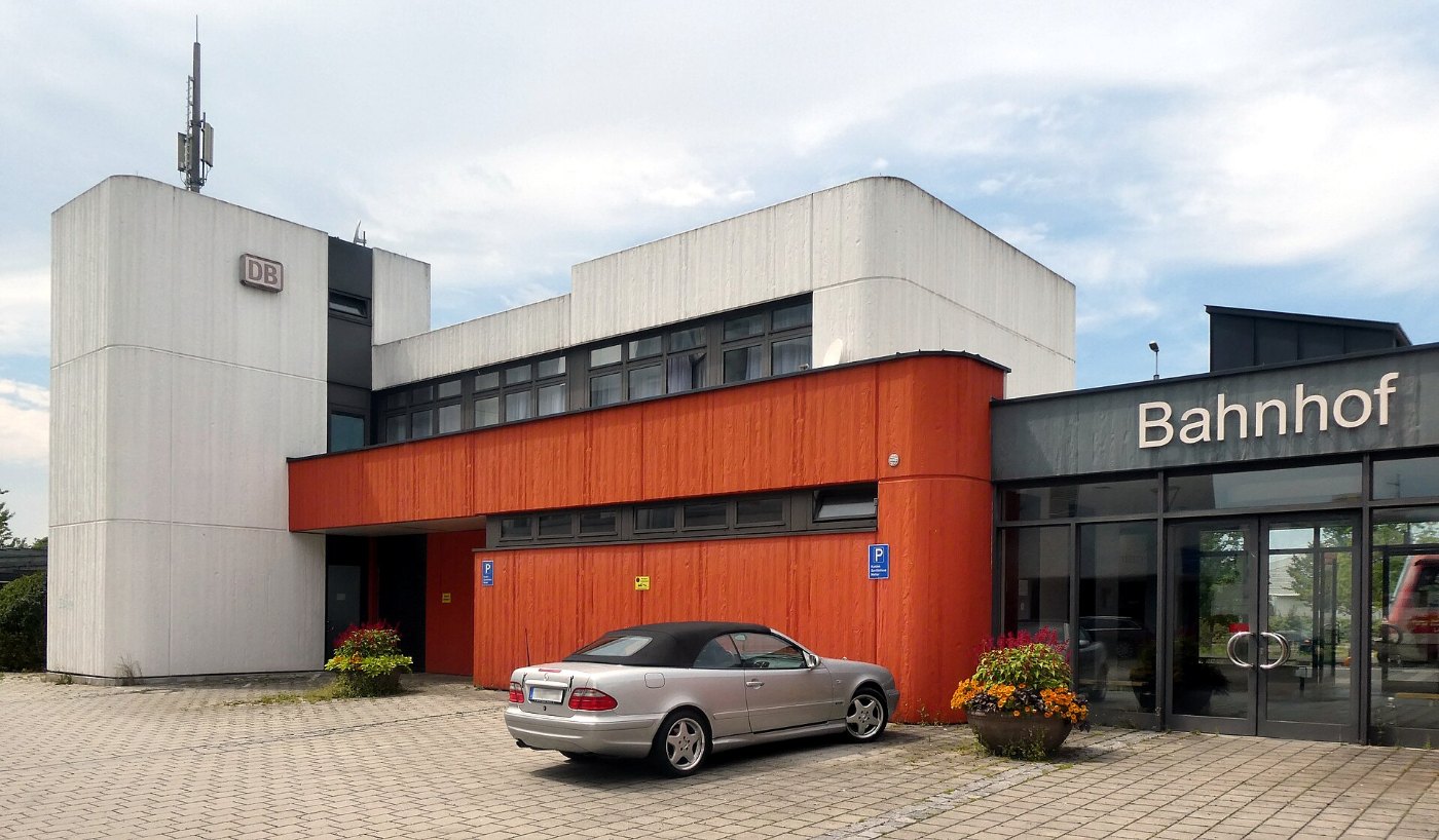 Burghausen, Bahnhof von Osten, 2
