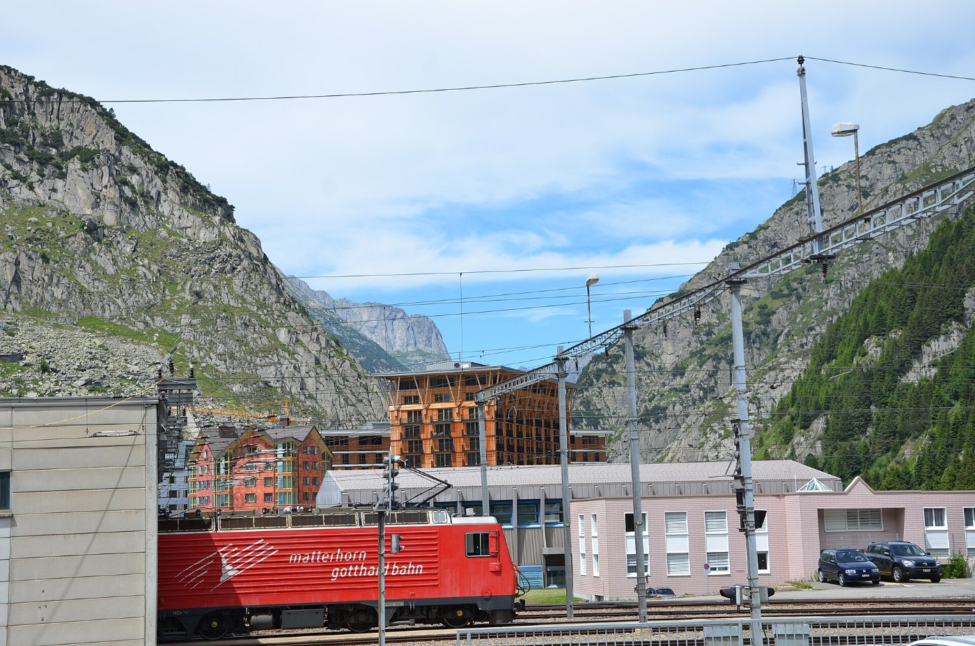 Einfahrt Werkgebäude Bahnhof Andermatt