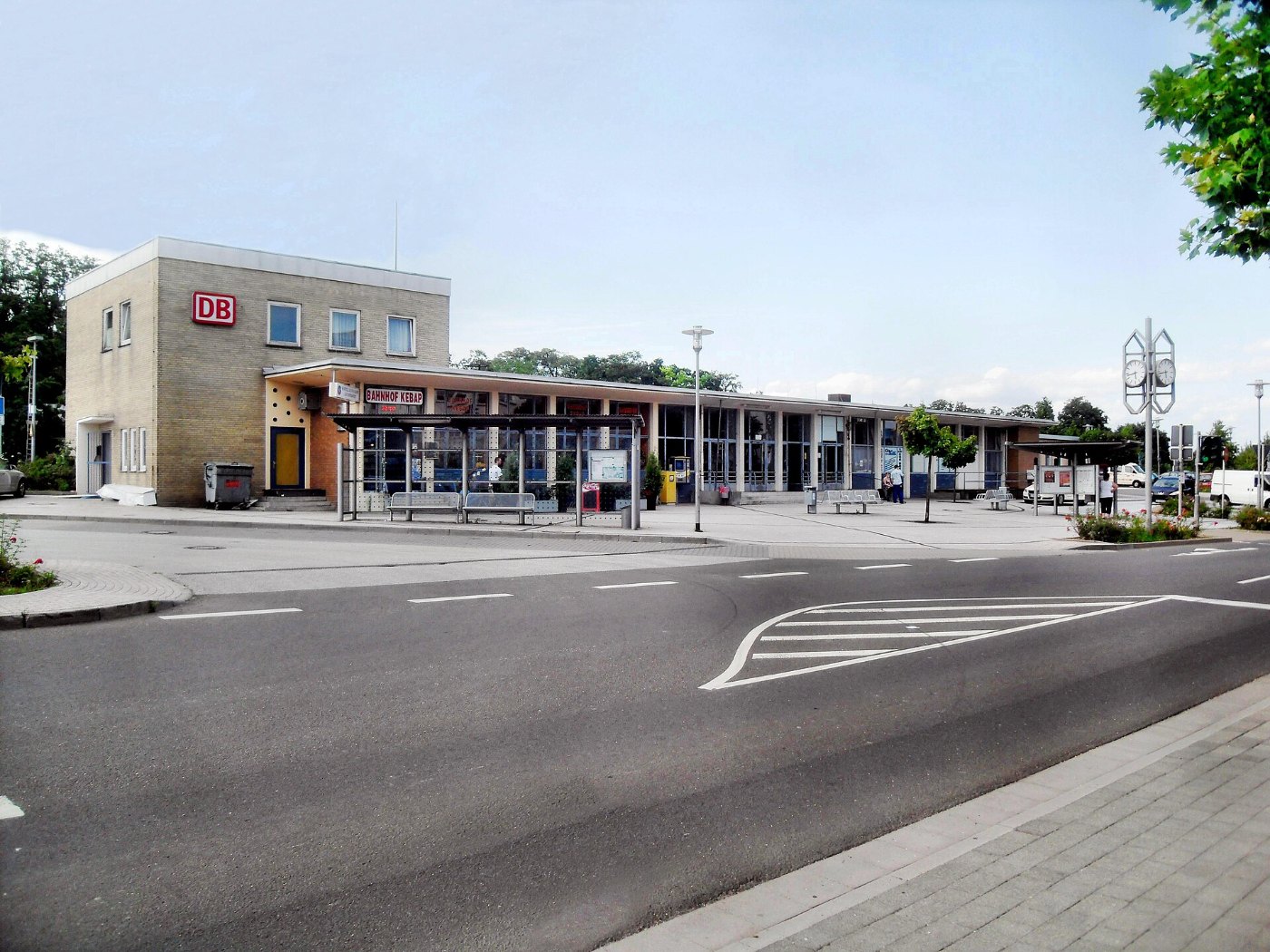 Alzeyer Bahnhof von Bahnhofstraße aus 22.7.2009
