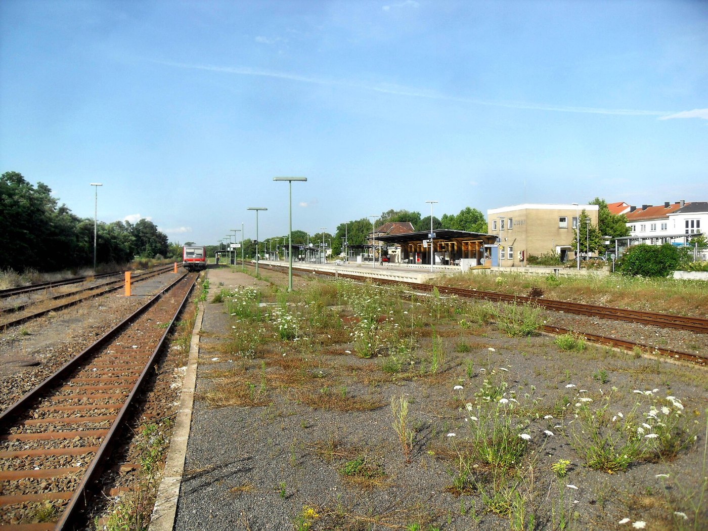 Alzeyer Bahnhof auf Bahnsteig zu Gleis 5 Richtung Mainz 22.7.2009