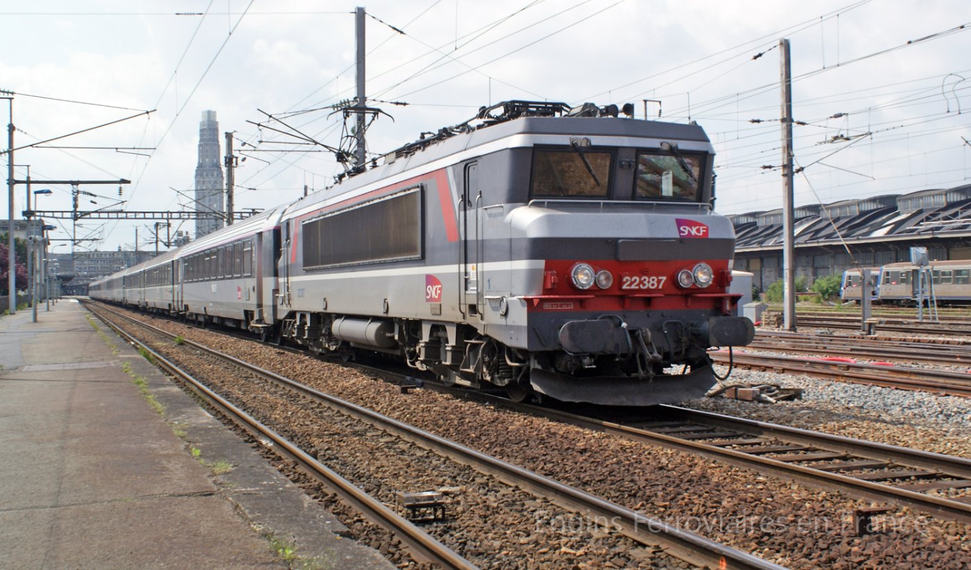 BB 22387 quittant la gare d'Amiens