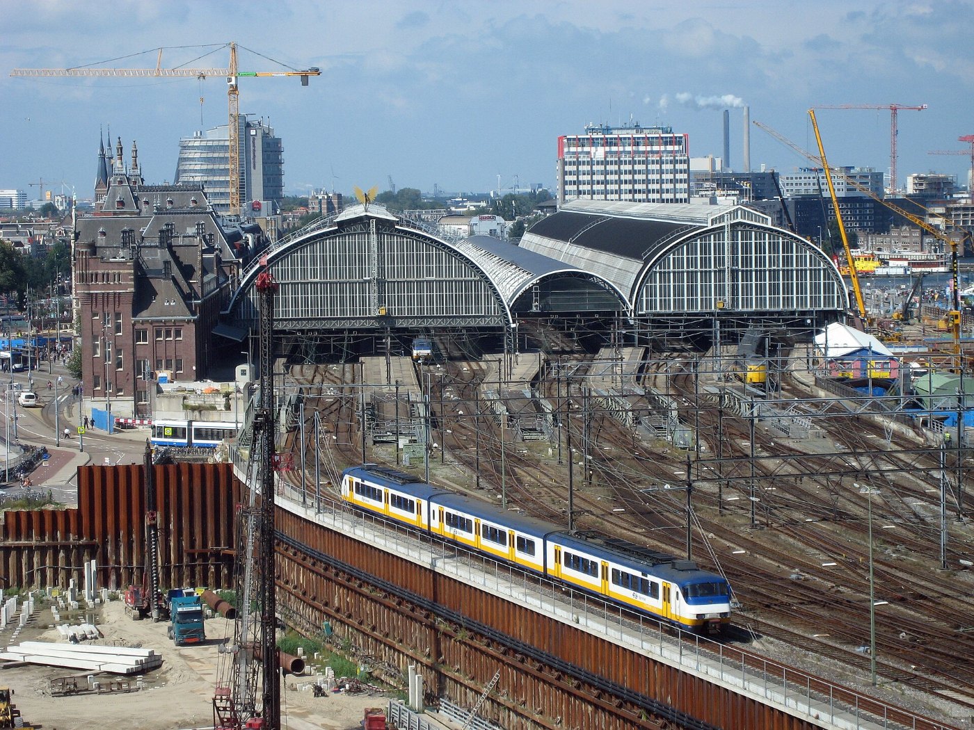 Amsterdam centraal side