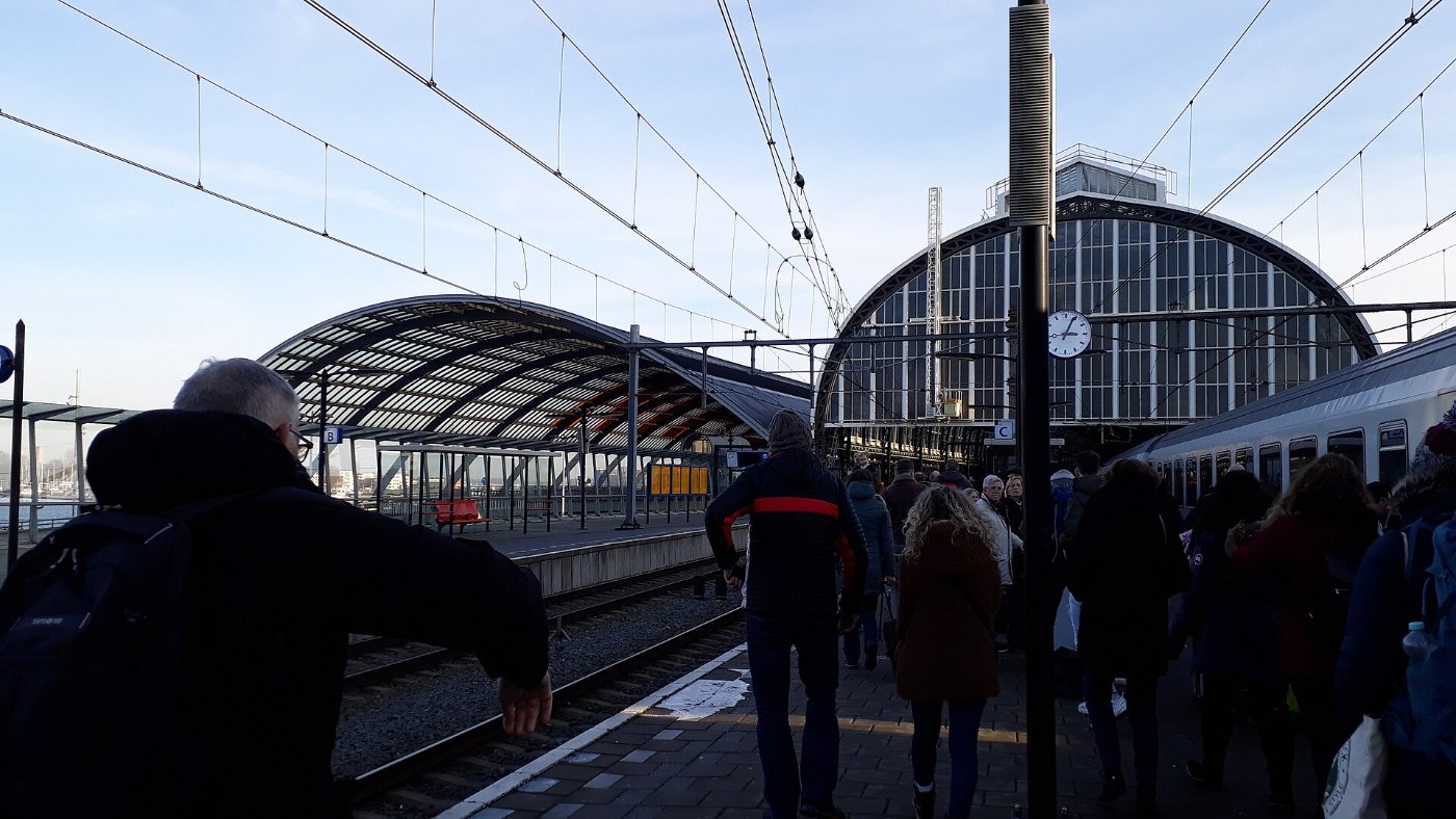 Amsterdam Centraal am 19.1.2019 06