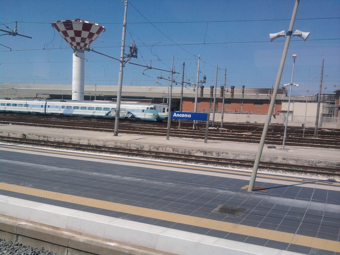 ETR.401 accantonato nella stazione di Ancona