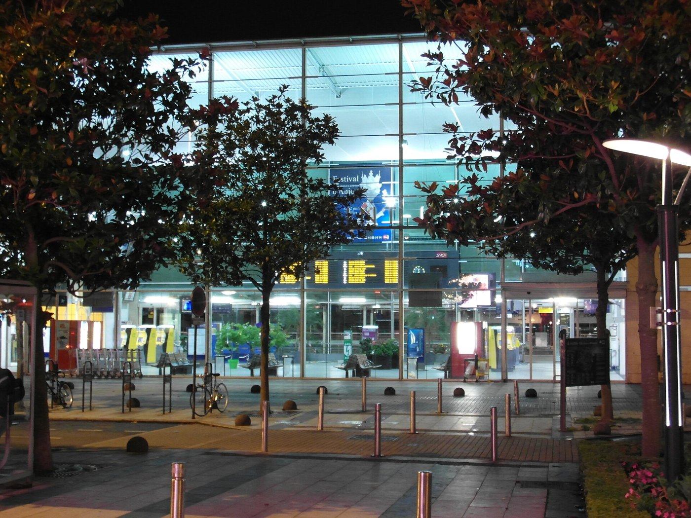 Flickr IngolfBLN Angers Gare Saint Laud (6)