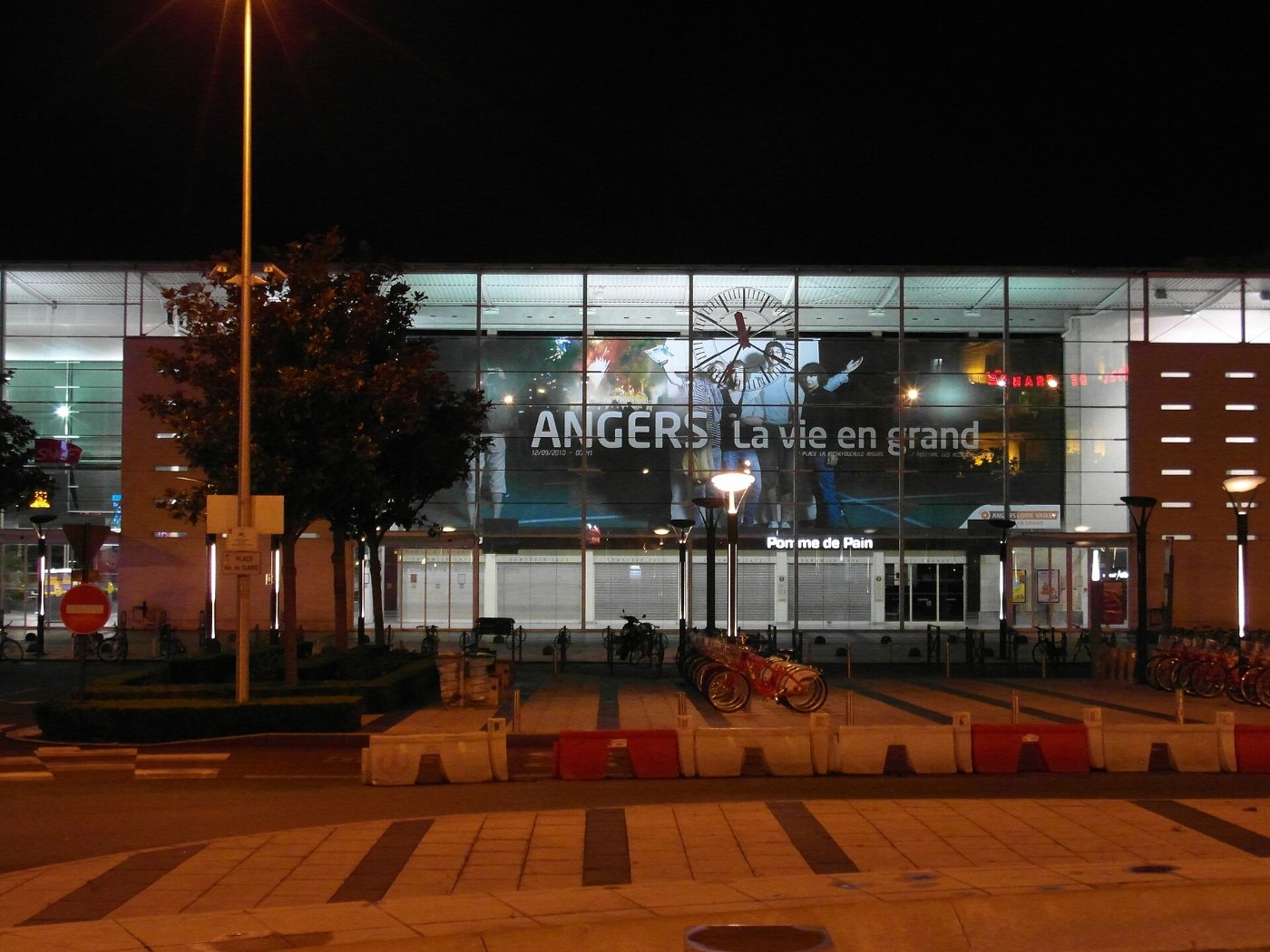 Flickr IngolfBLN Angers Gare Saint Laud (7)