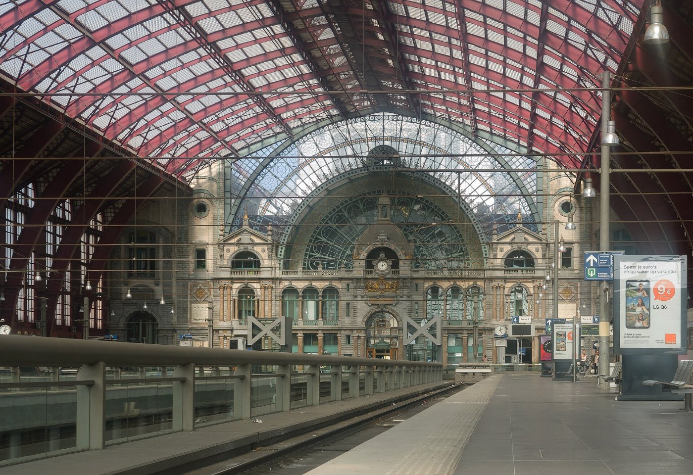 Antwerpen, centraal station oeg7051 vanaf perron4 IMG 1134 2017 08 27 14