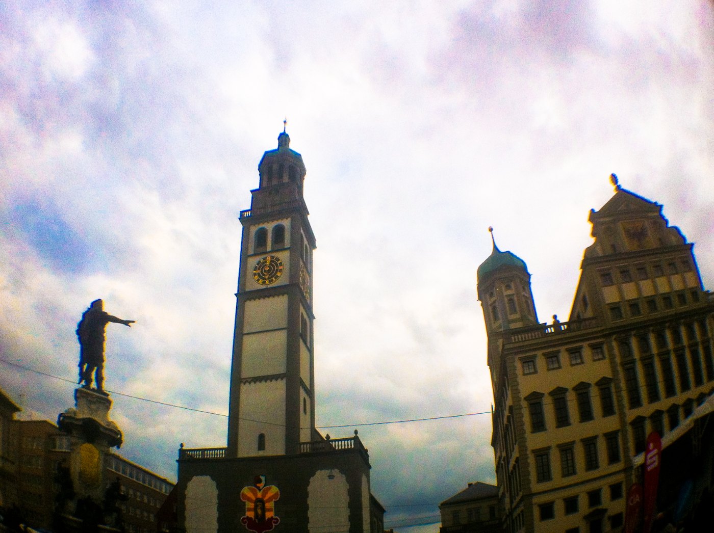 Das Augsburger Rathaus mit Perlachturm und Augustusbrunnen