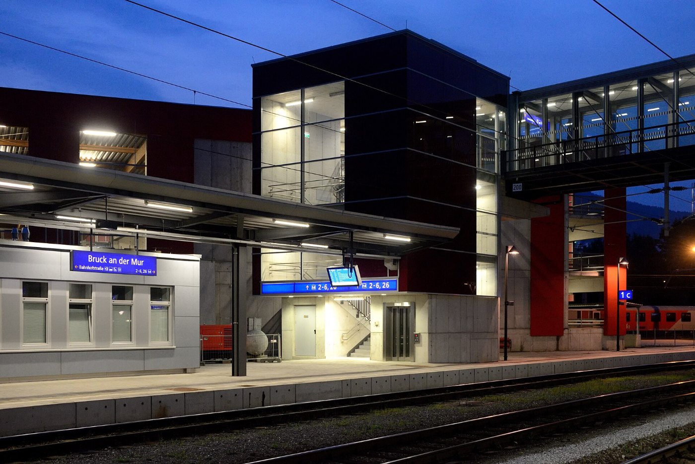 Bahnhof Bruck an der Mur Bahnsteig 1 Zugang Parkdeck Steg
