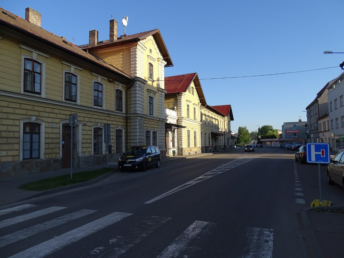 Benešov u Prahy, Nádražní, nádražní budova