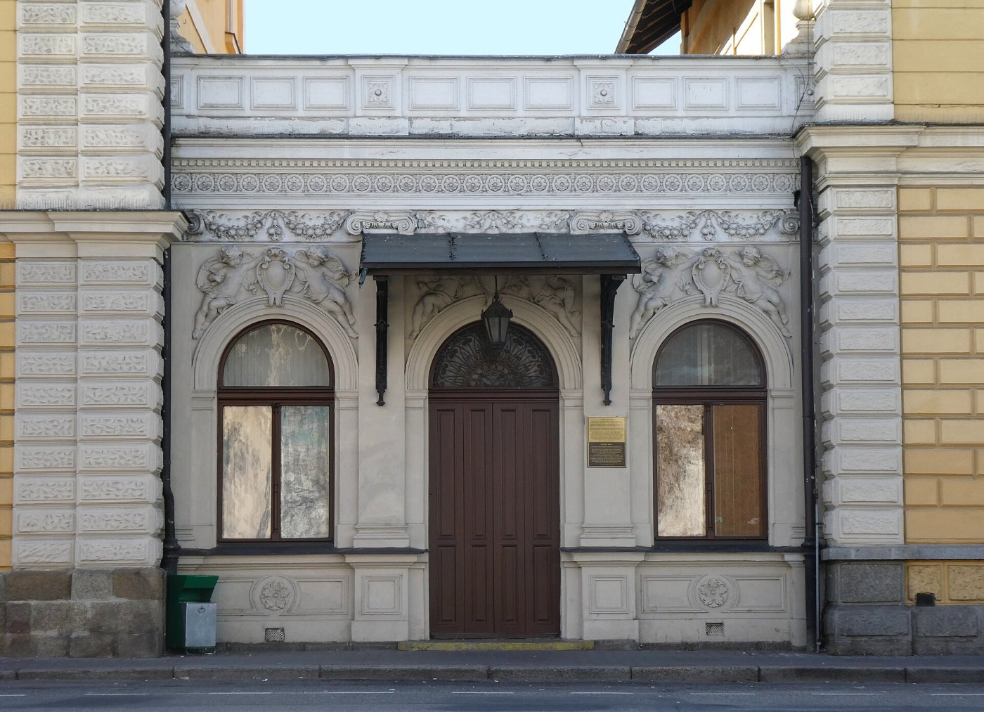 Benešov u Prahy, stacidomo, imperia salono, 2