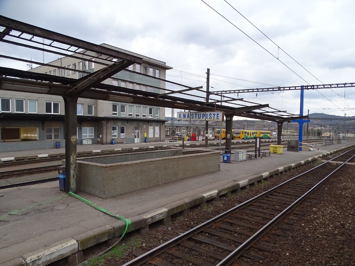 Beroun, nádraží, rekonstrukce zastřešení, 2018 04 (01)