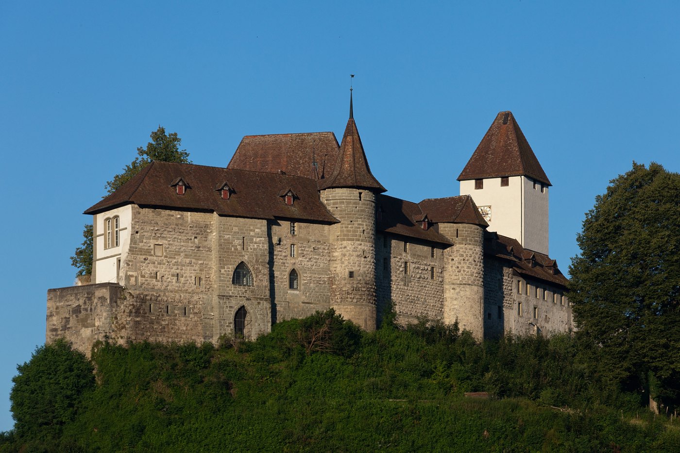 Das Schloss Burgdorf hoch über der Stadt