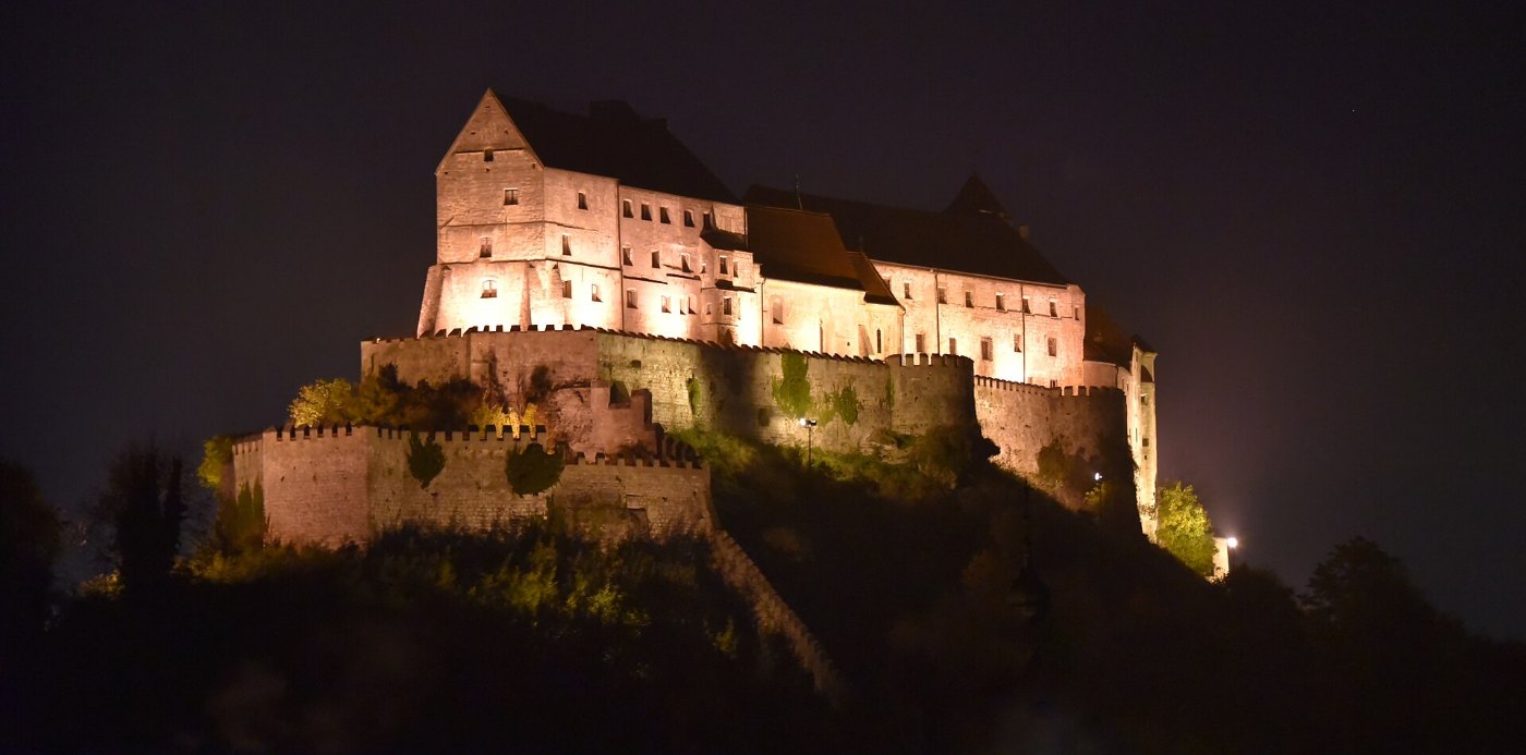 Burg zu Burghausen bei Nacht