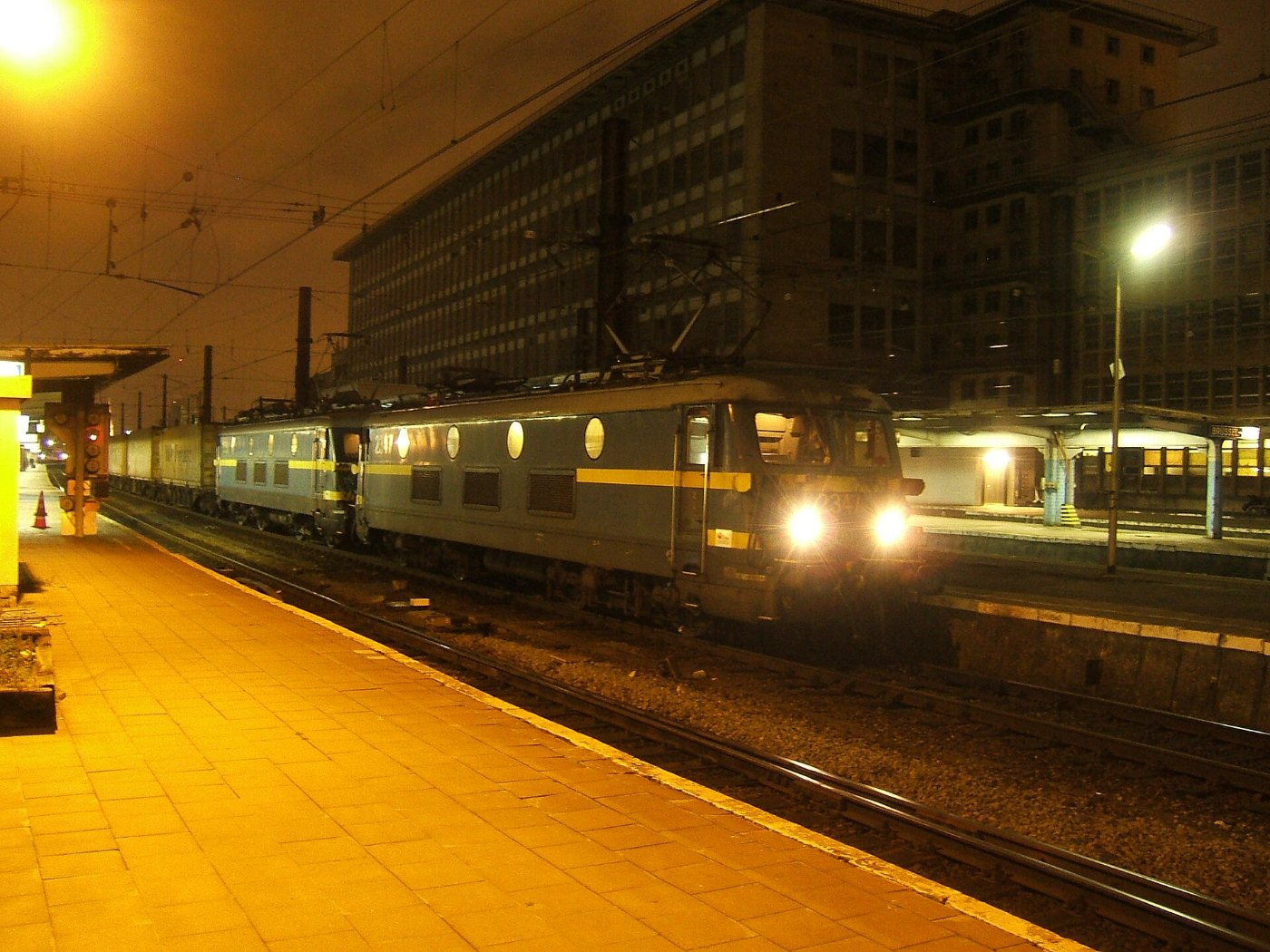 A rare goods train in Brussels South Station ()
