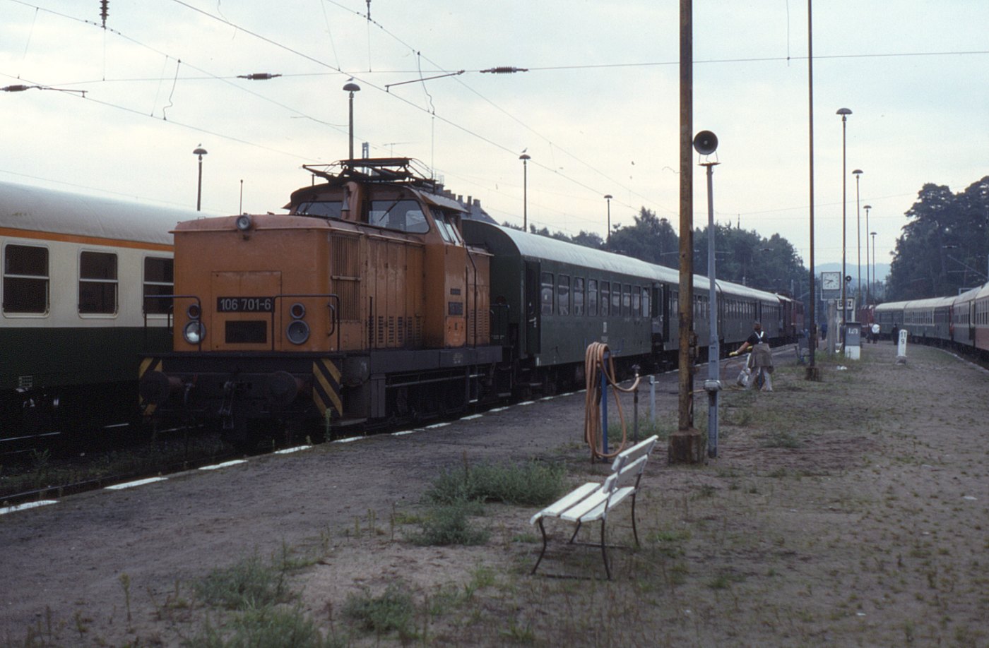 Eine Diesellok im Bahnhof Binz, aufgenommen 1991
