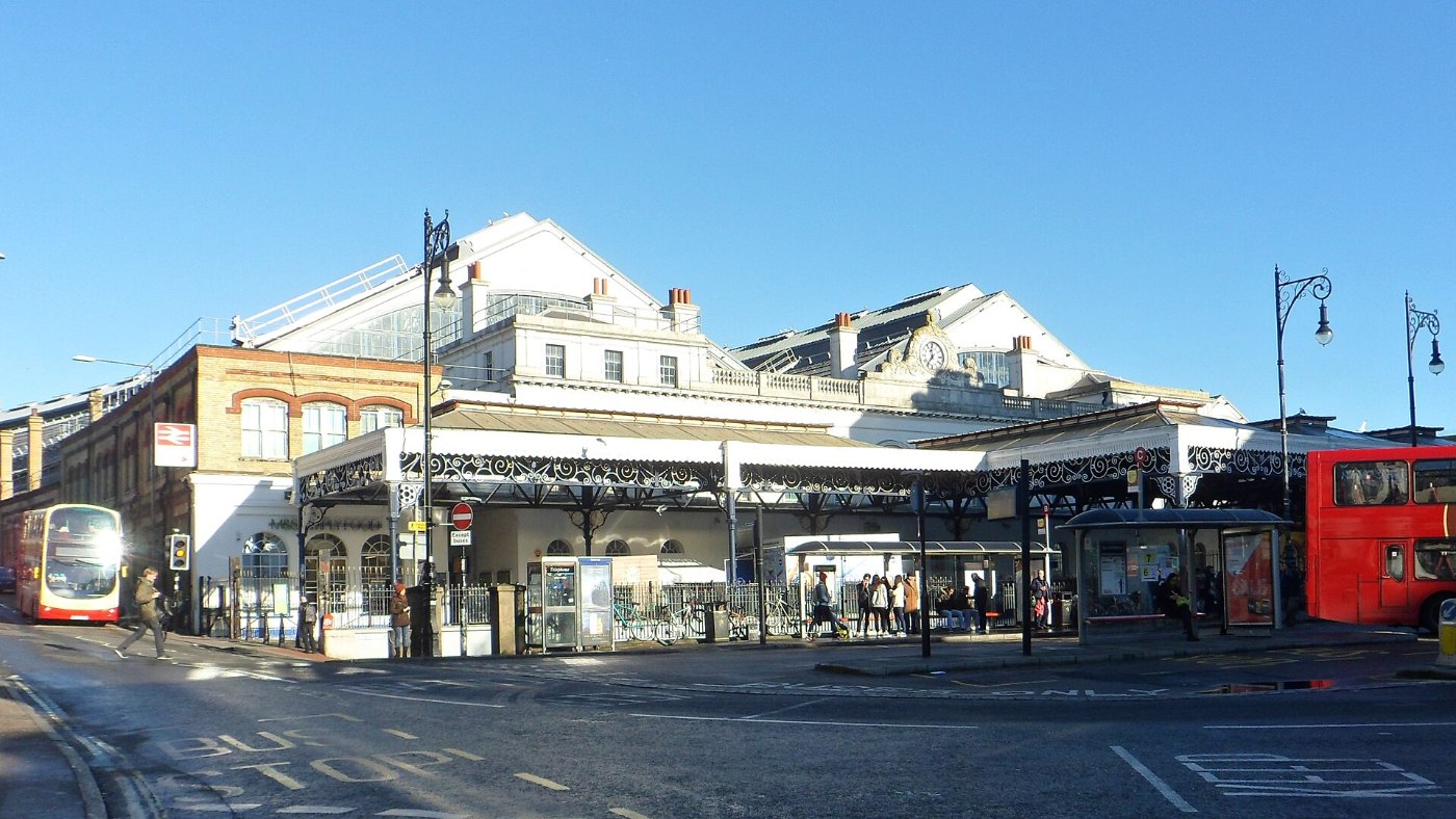 Forecourt of Brighton Railway Station, Queens Road, Brighton (January 20