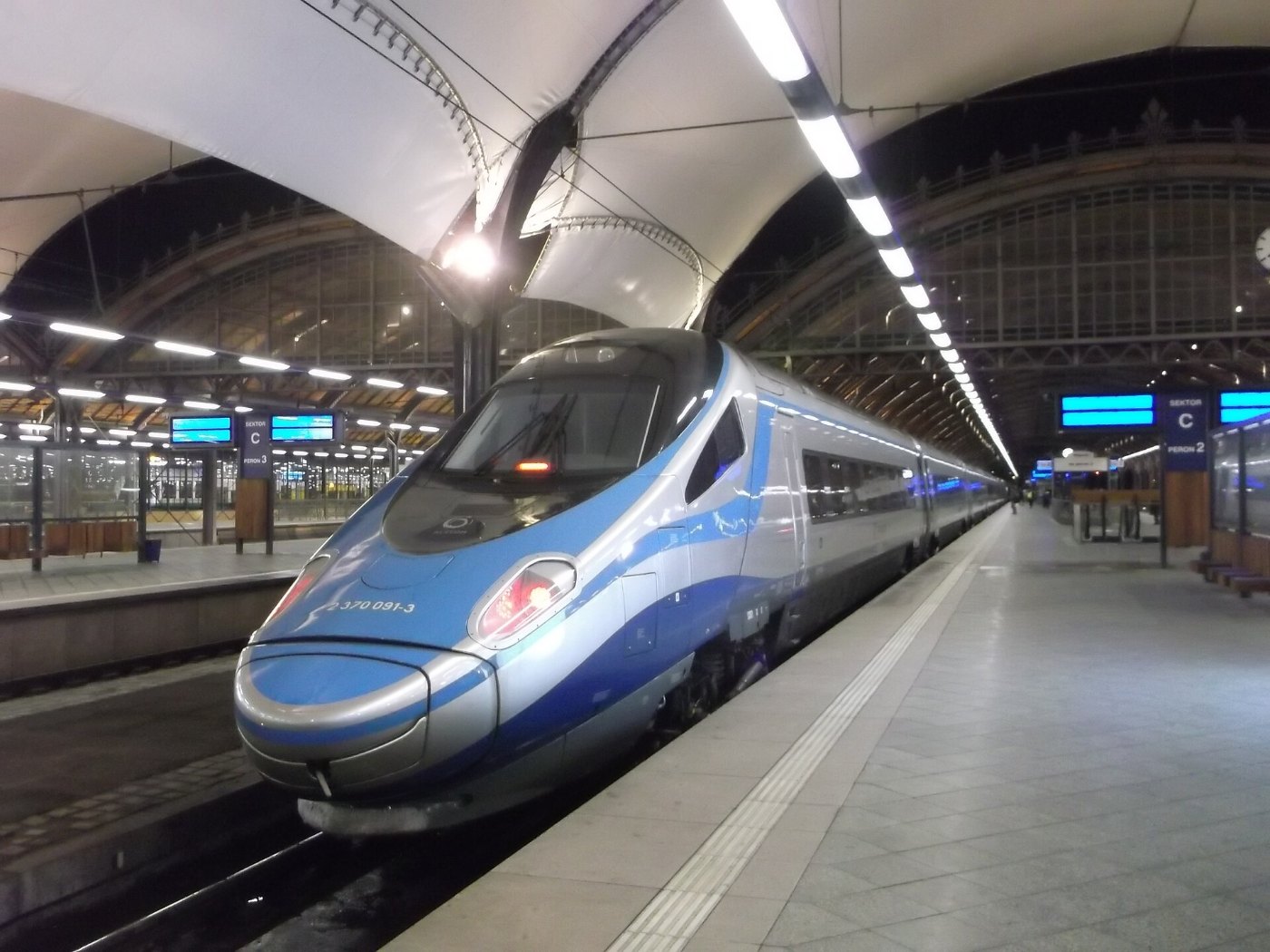 Wrocław Główny Pendolino