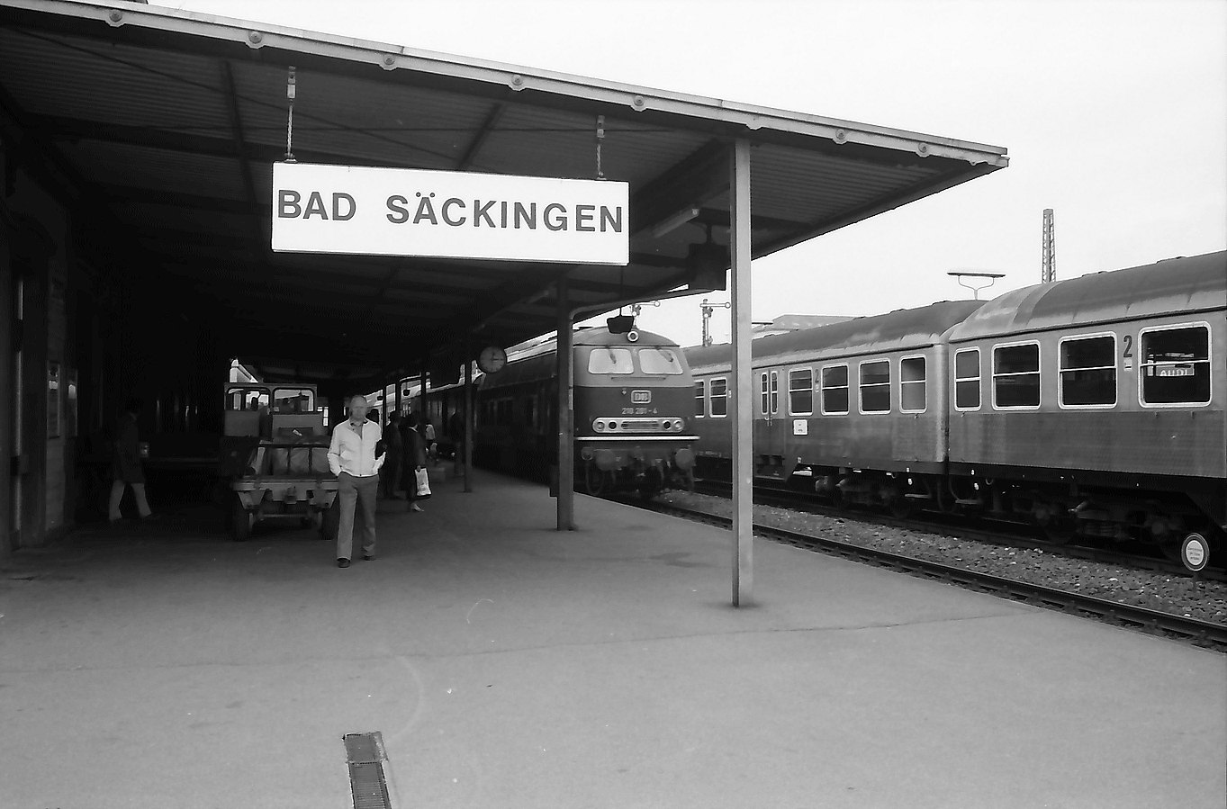 Bad Säckingen neues Bahnhofsschild Bad Säckingen LABW Staatsarchiv Freib