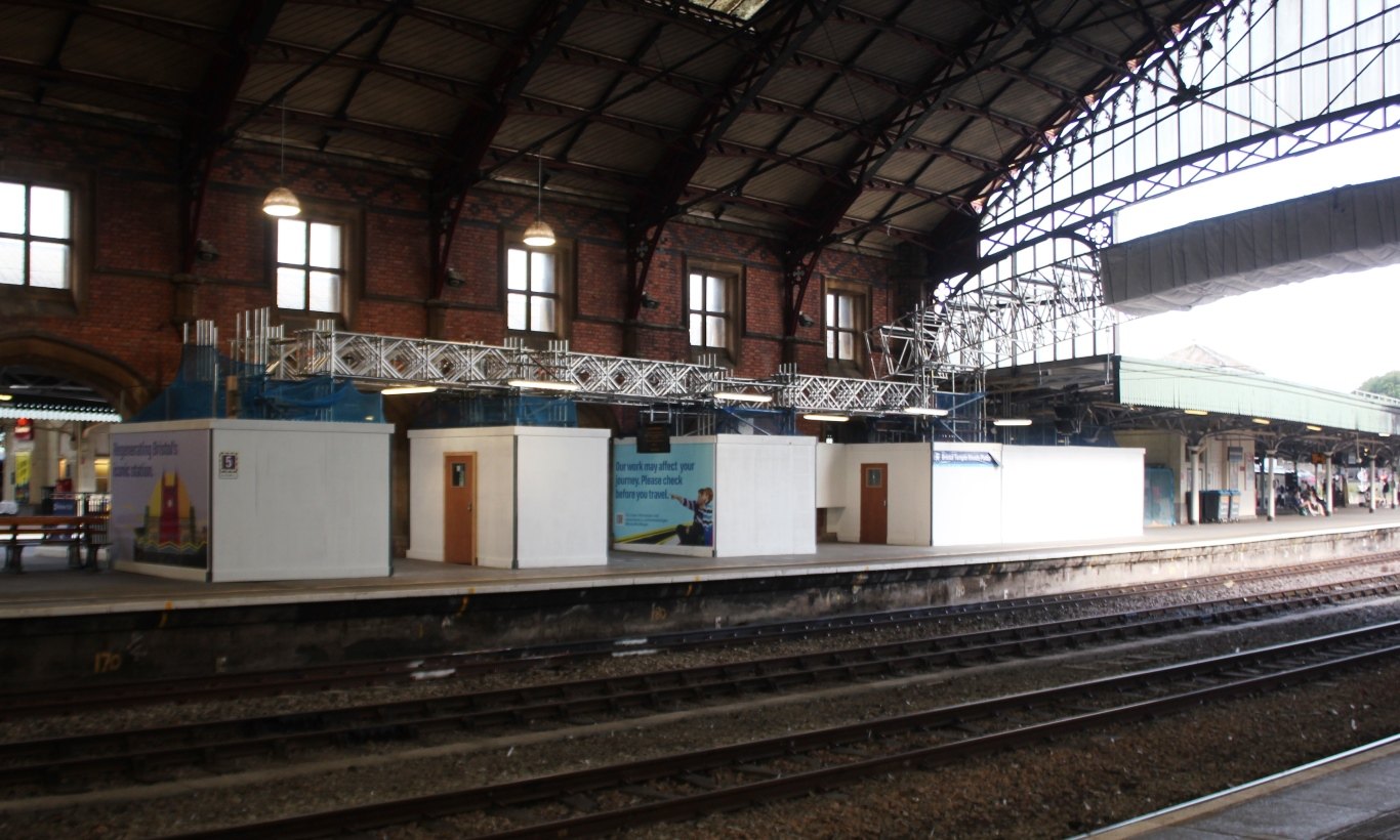 2021 at Bristol Temple Meads (03) platform 6