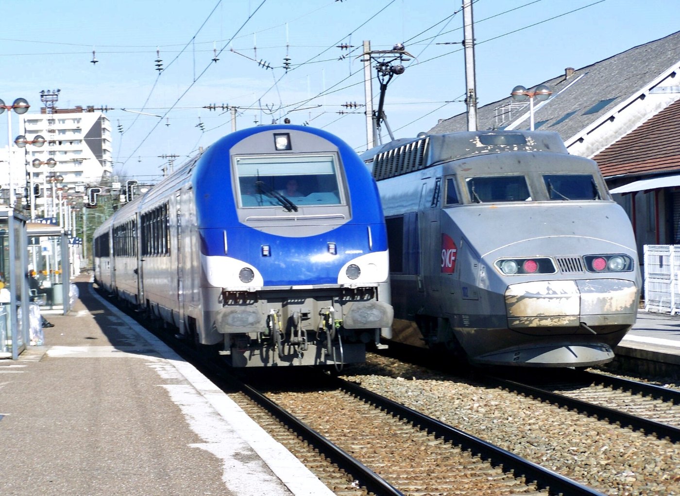 TER et TGV en gare de Besançon Viotte