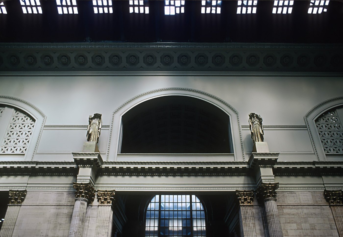 In Chicago Union Station 4 Photos ()