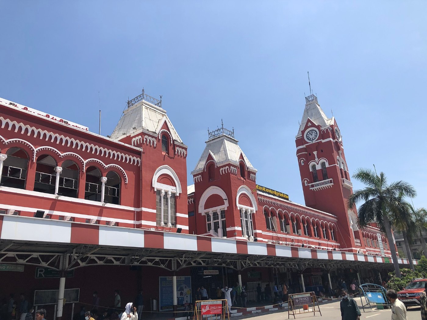 Chennai Central, an afternoon capture, beaming in the sun