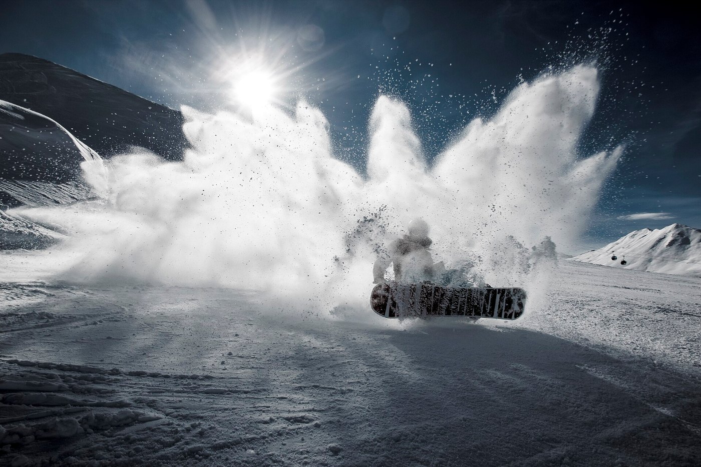 Snowboarder in Davos (Unsplash)