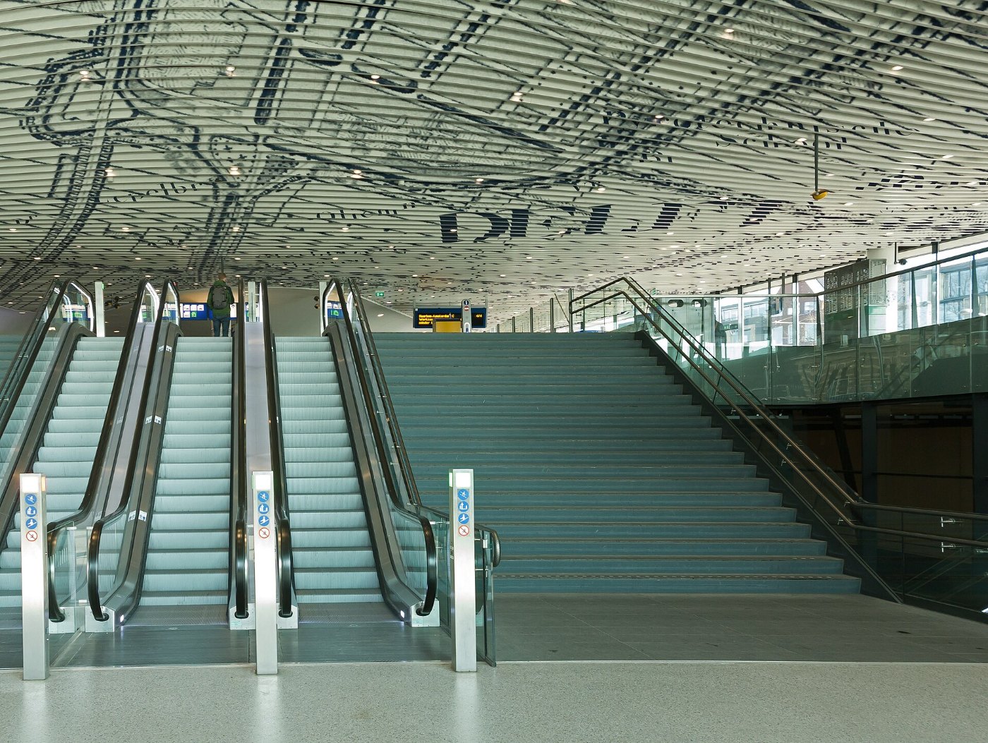 Delft, trap bij ingang van het station foto3 2016 03 13 09.32