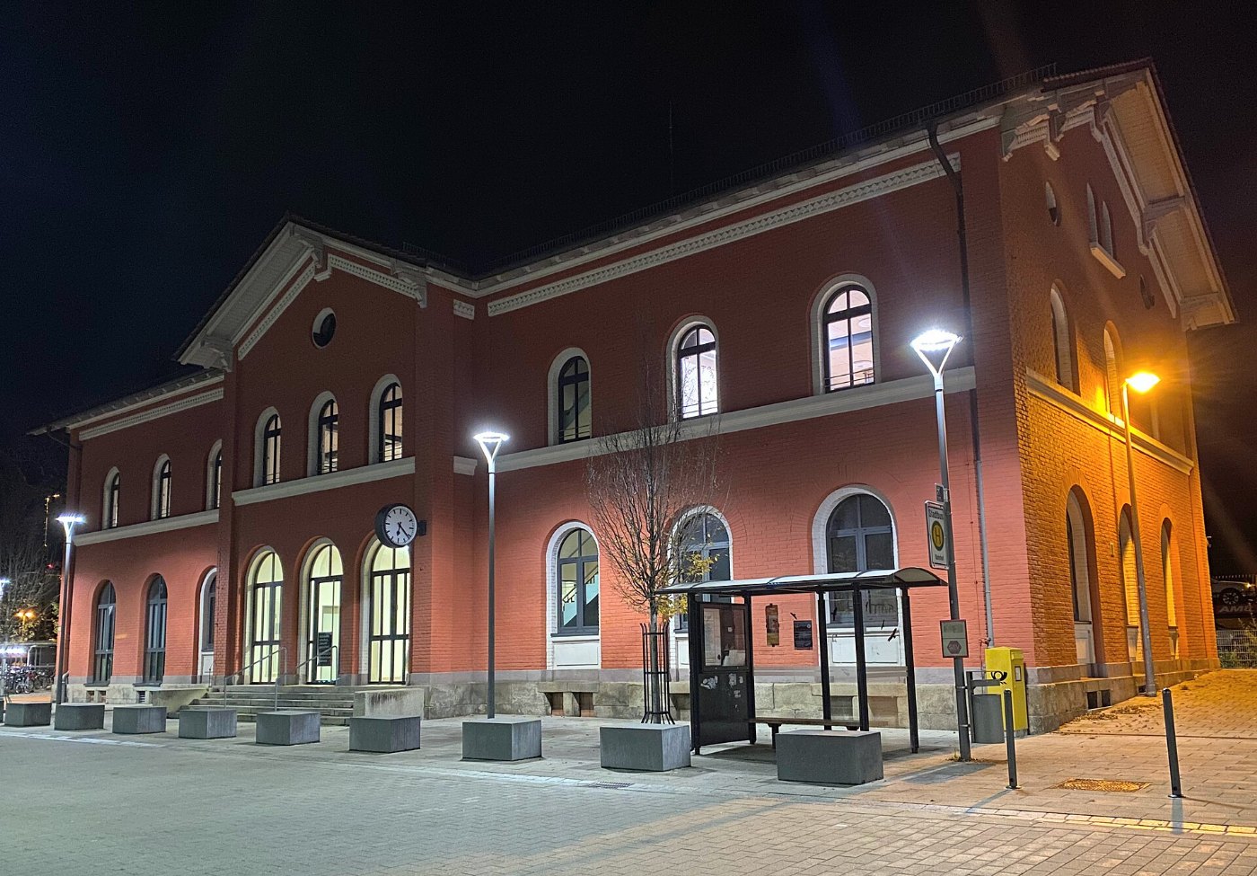 Bahnhof Dingolfing von der Gleisseite