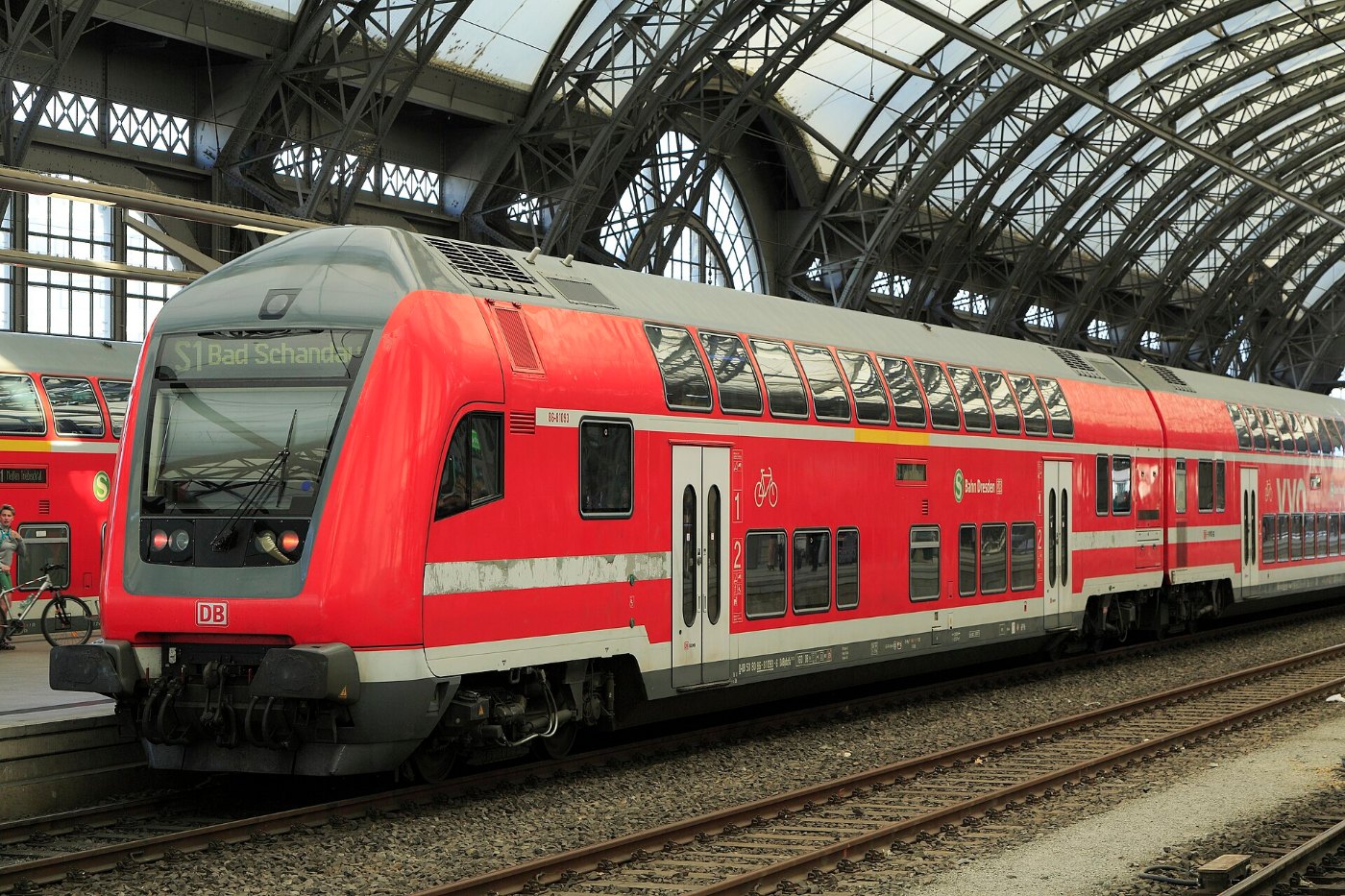 Steuerwagen eines Regionalzuges im Dresdner Hauptbahnhof
