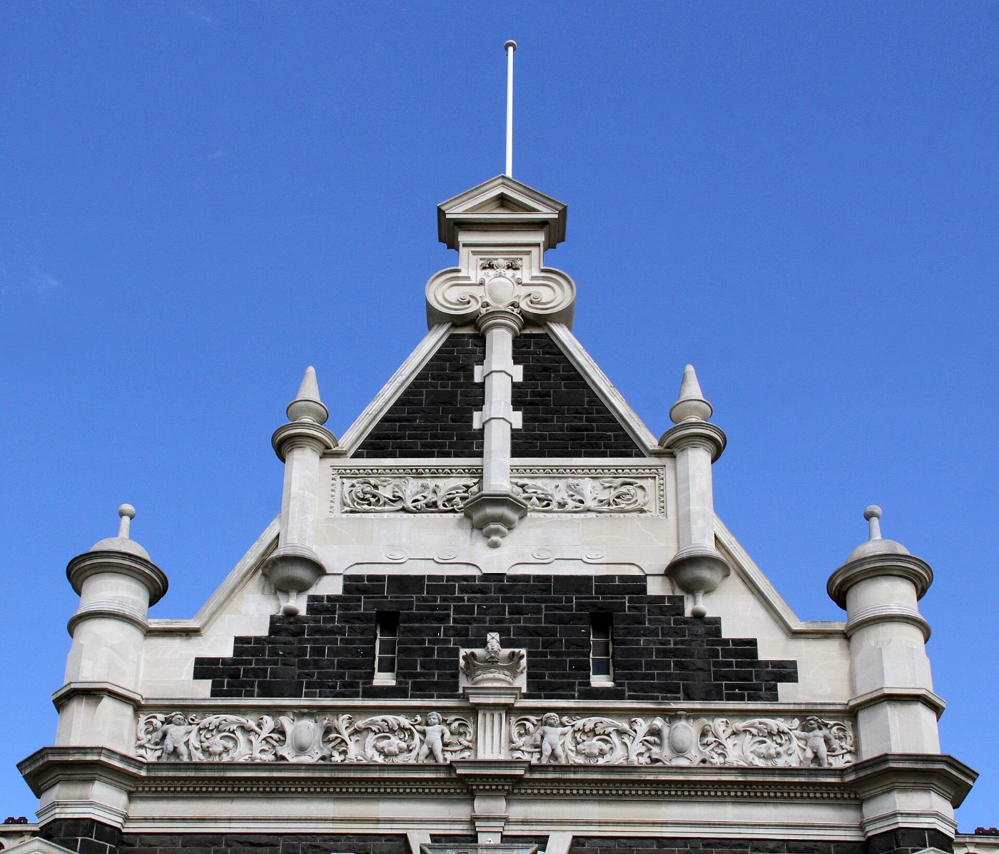 Dunedin Railway Station roof ornament