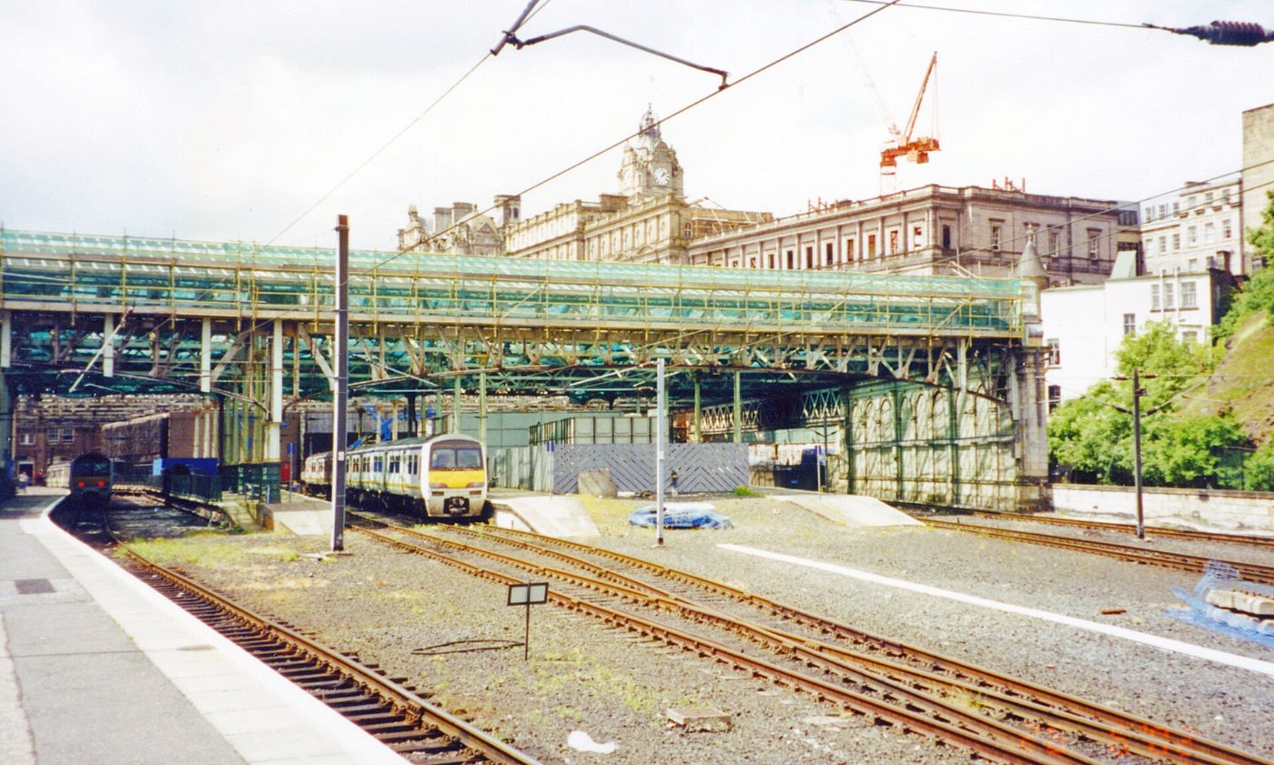 Edinburgh Waverley station geograph by Ben Brooksbank