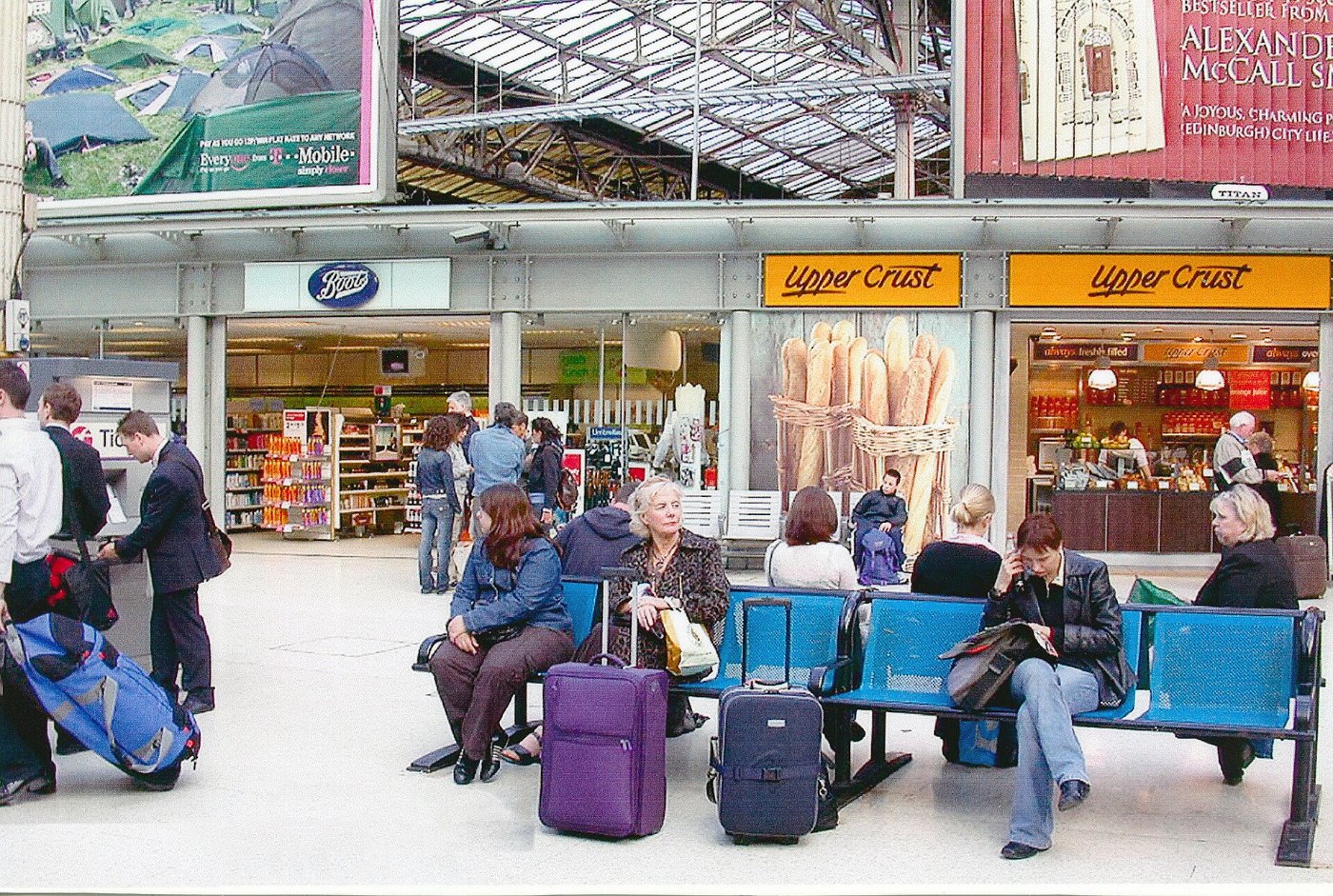 Edinburgh Waverley Station concourse geograph by Ben Brooksbank