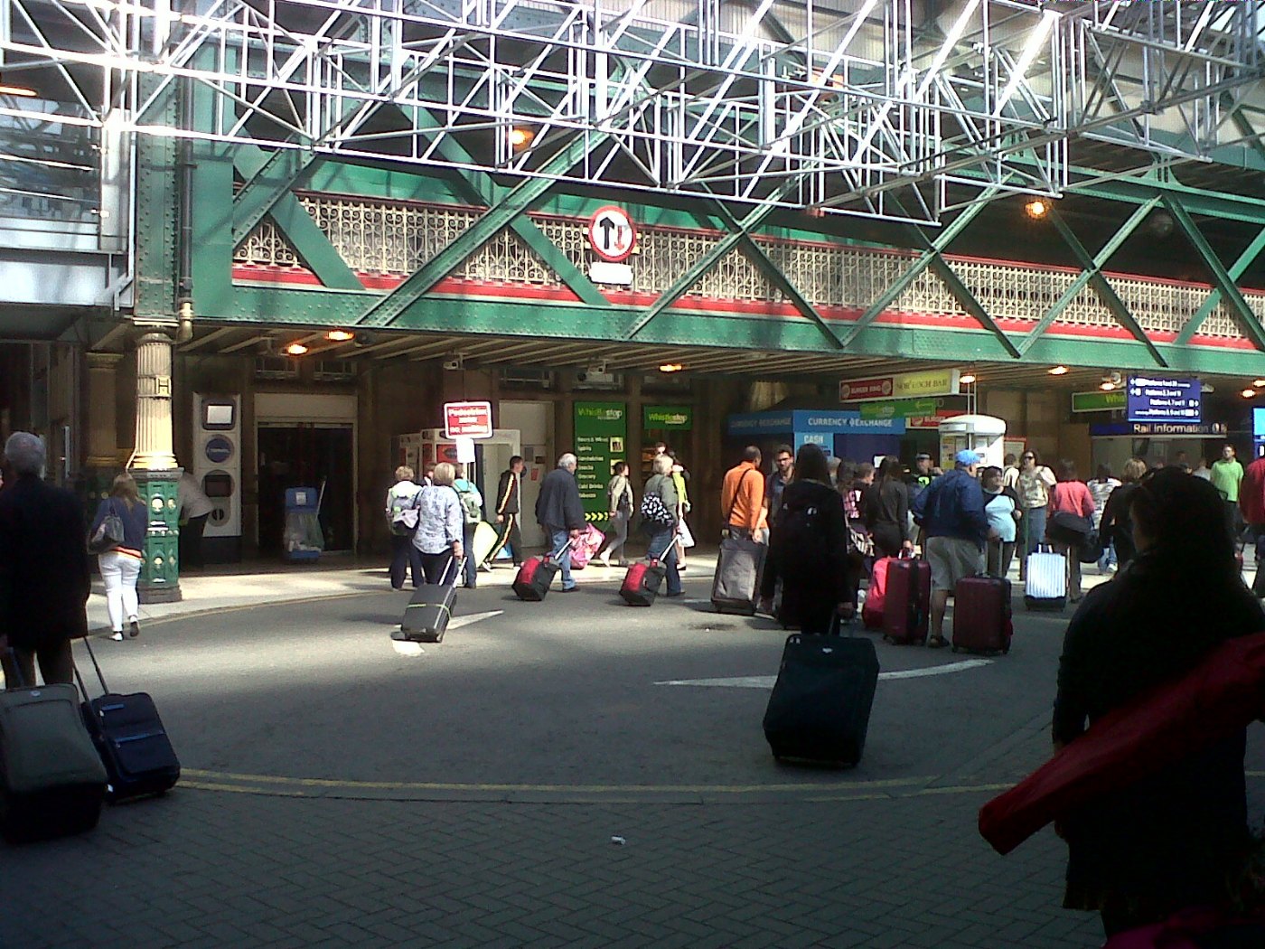 Edinburgh Waverley Station ()