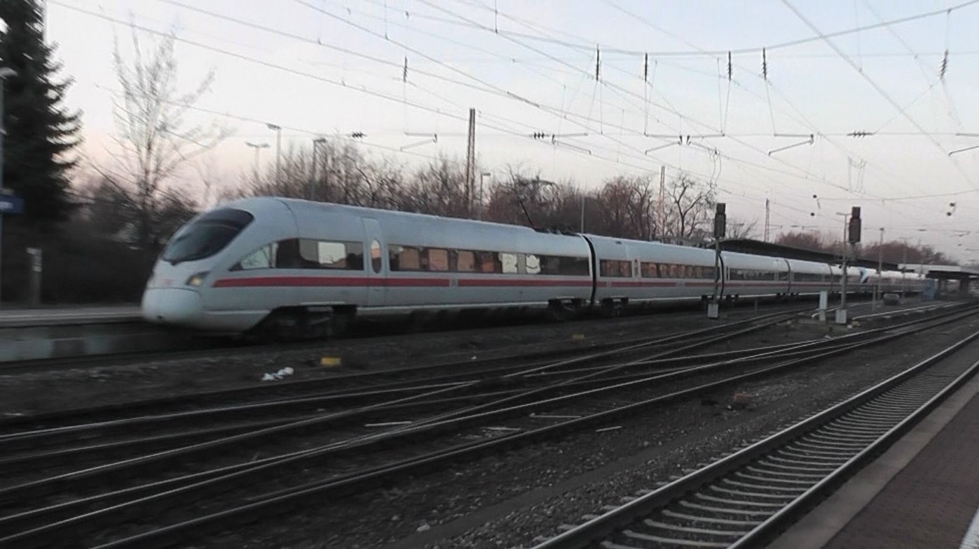 DBAG Baureihe 415 in Erlangen Hbf 2011 01 17 (1)