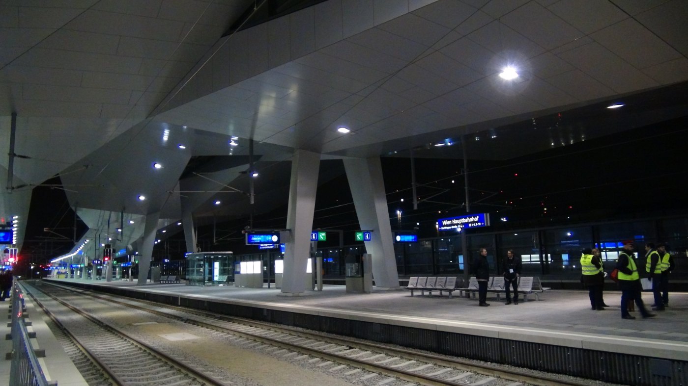 GuentherZ 2012 11 23 00087 Wien Hauptbahnhof Bahnsteig