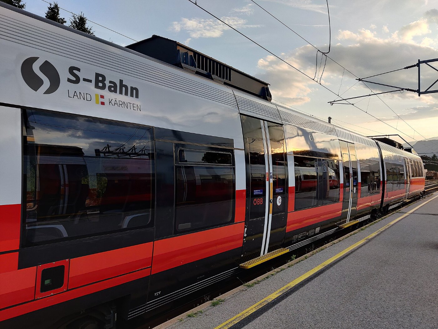 S Bahn Kärnten im Bahnhof Feldkirchen (IMG )