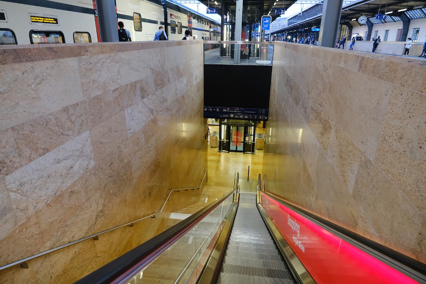 Escalator @ Gare de Genève Cornavin @ Genève ()