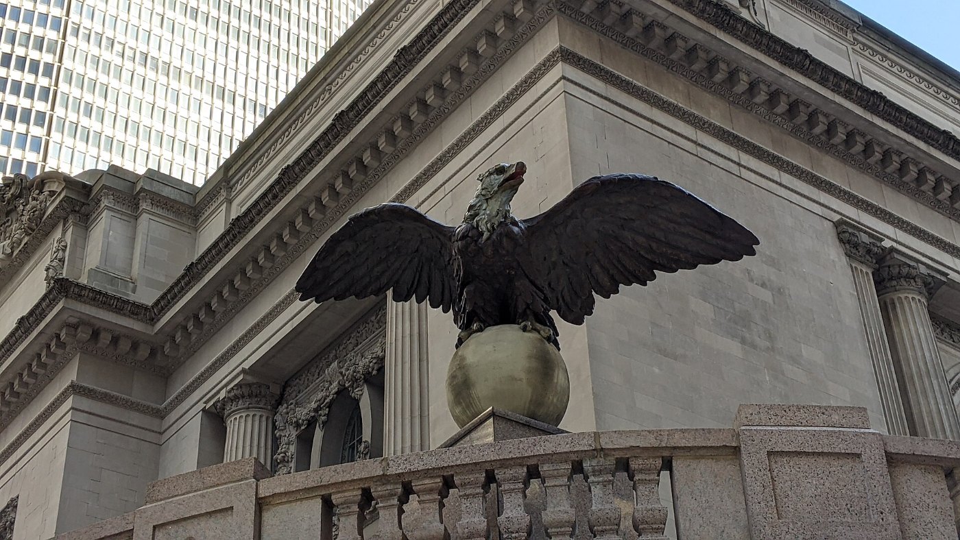 Grand Central facade detail 03